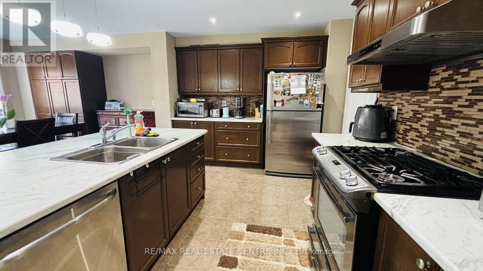 Brampton (northwest Brampton), ON L7A0B5,8 OLD CLEEVE CRESCENT
