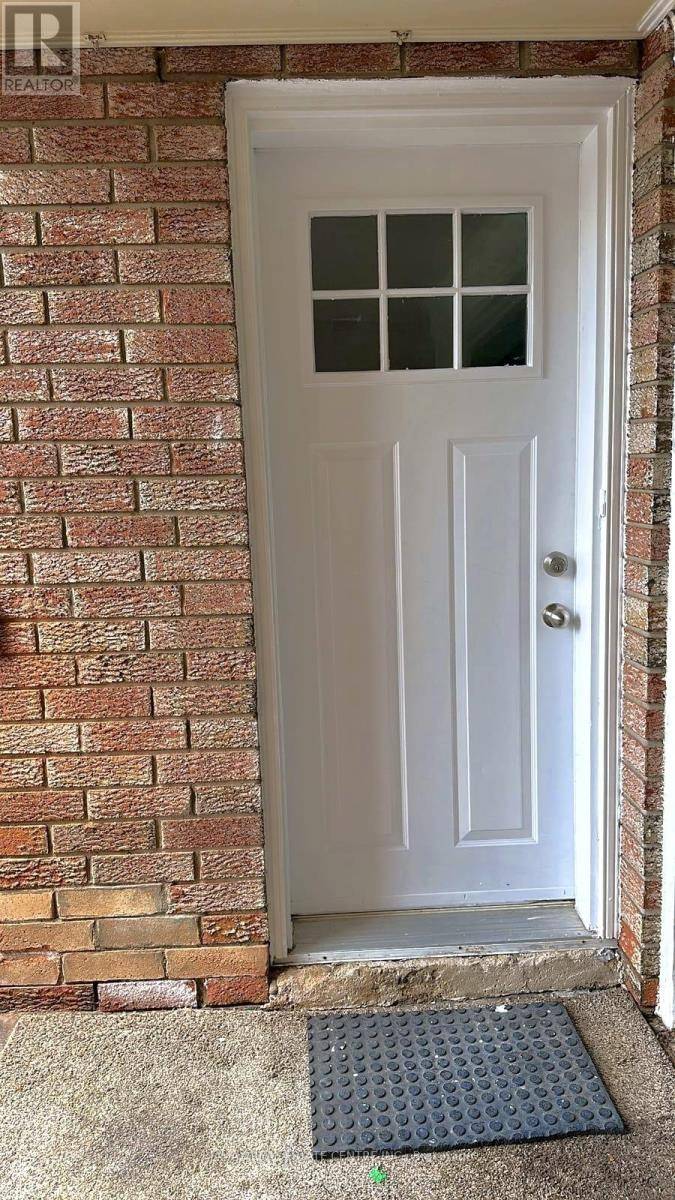 Mississauga (cooksville), ON L5B2L3,2531 TRIDENT AVENUE