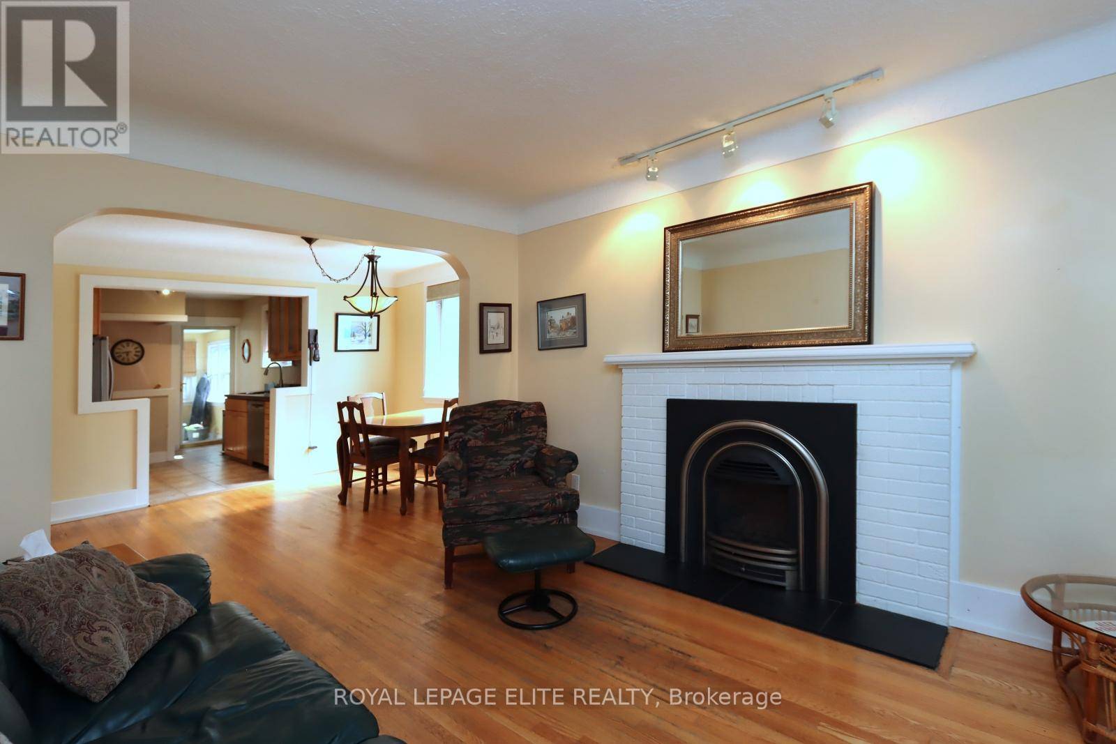 Burlington (brant), ON L7S1C7,1208 BELLVIEW STREET