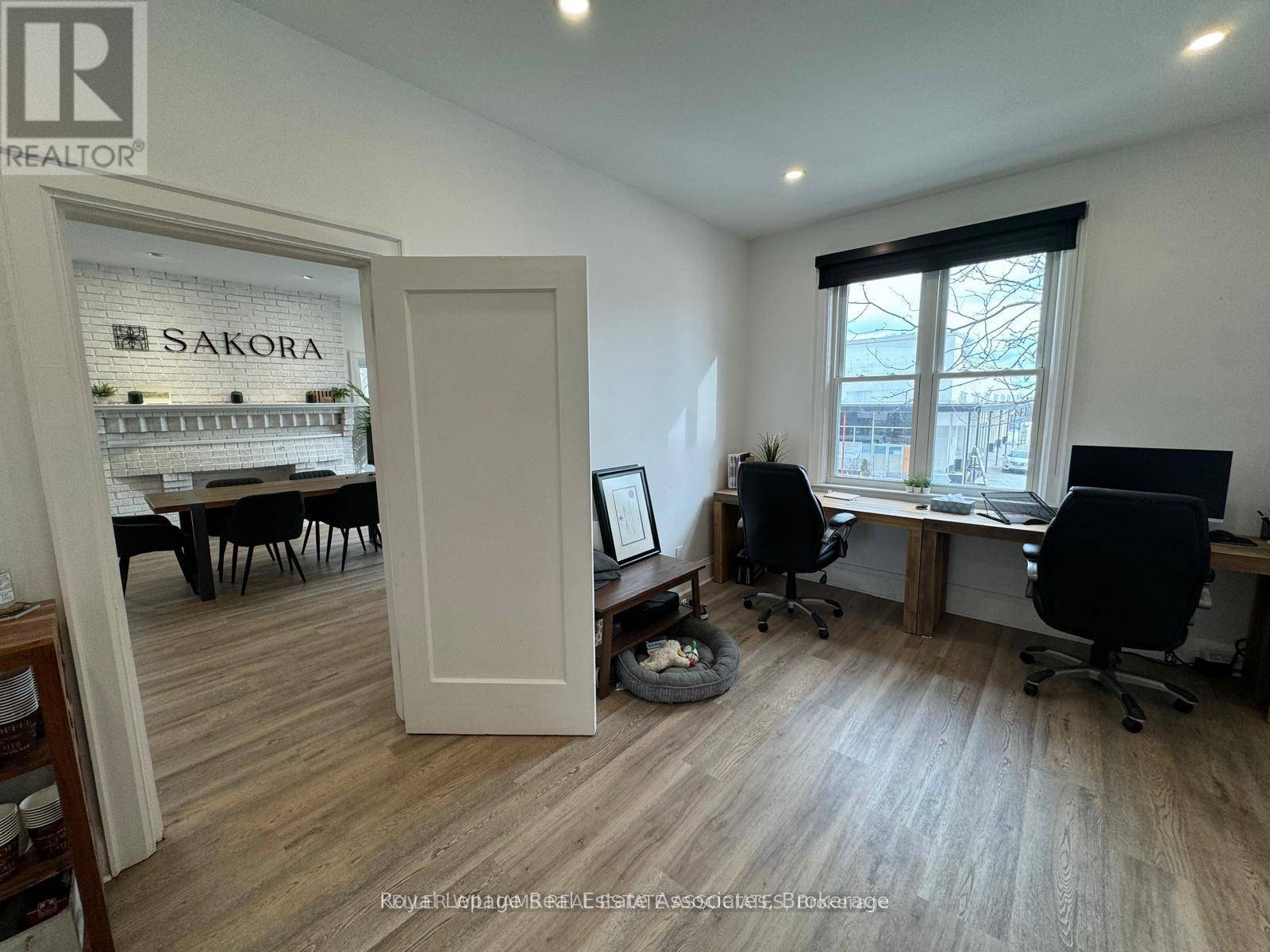 Mississauga (port Credit), ON L5G1E3,94 Lakeshore RD East #201+B