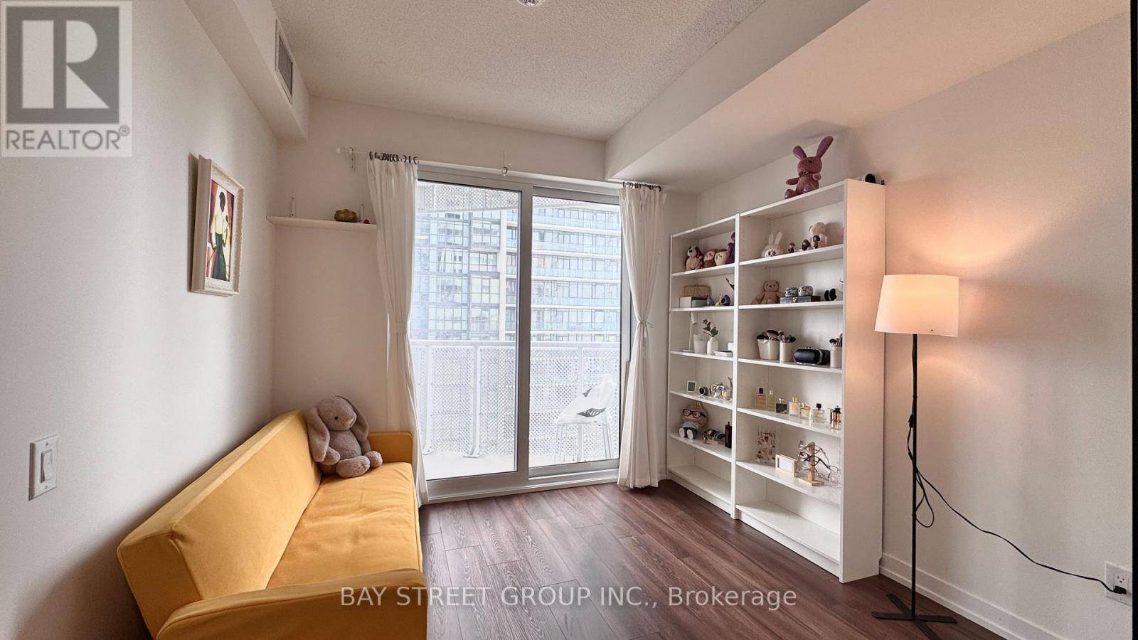 Mississauga (city Centre), ON L5B0L4,4065 Confederation Pkwy #2001