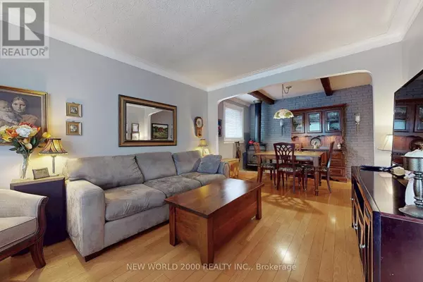 Toronto (stonegate-queensway), ON M8Z4L6,5 PARKER AVENUE