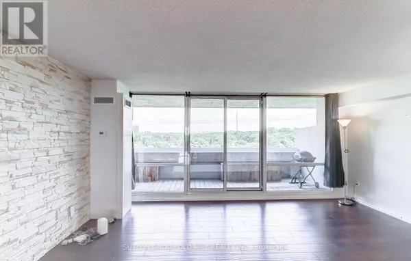 Toronto (rockcliffe-smythe), ON M6N4X5,250 Scarlett RD North #807