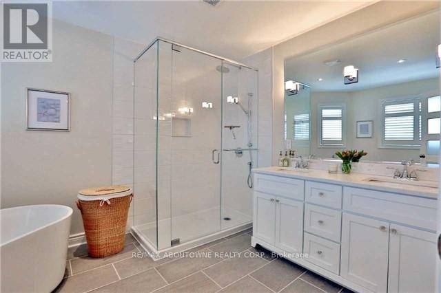Oakville (ro River Oaks), ON L6H6S1,2491 LOGAN AVENUE