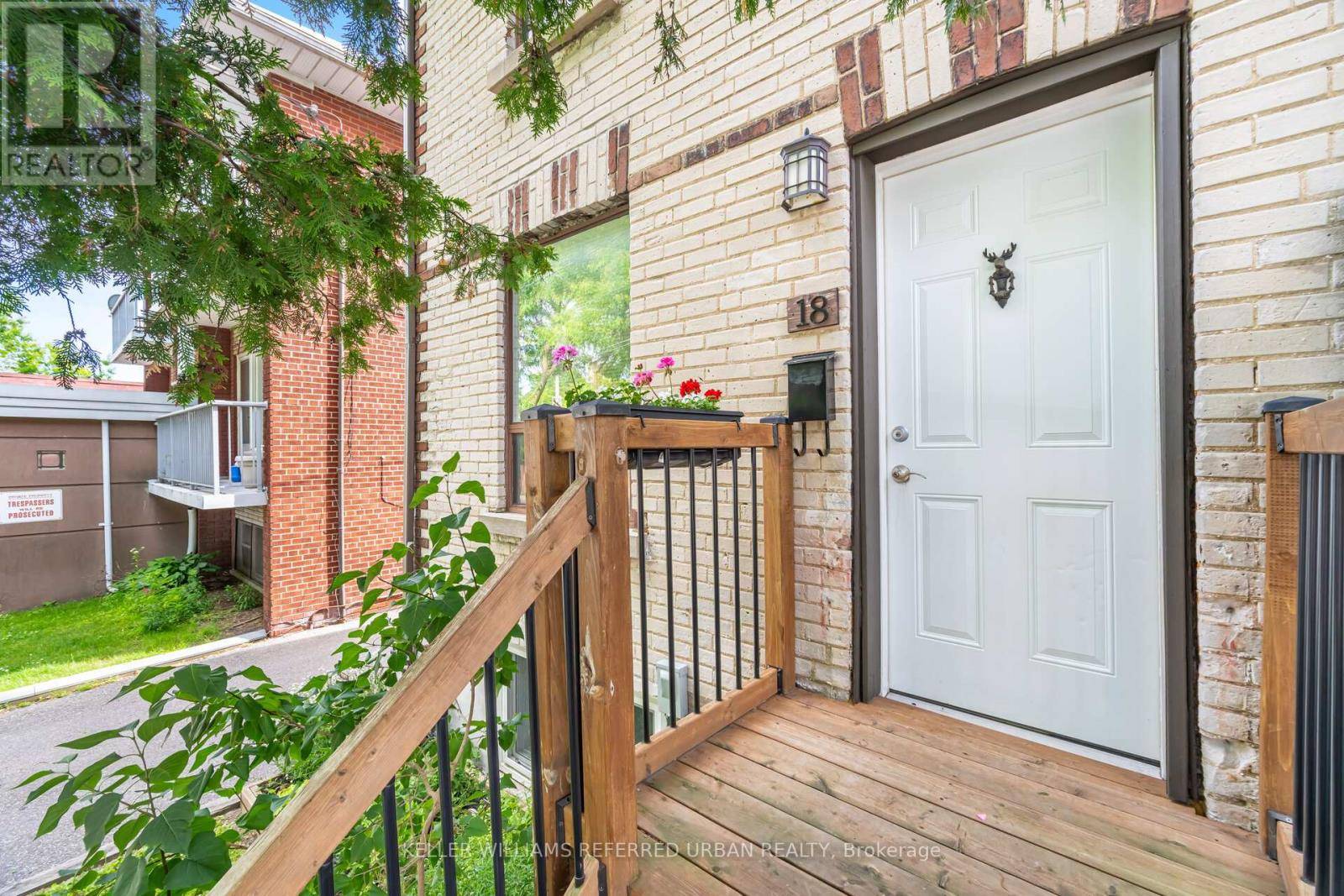 Toronto (high Park-swansea), ON M6S3J2,18 WINDERMERE AVENUE