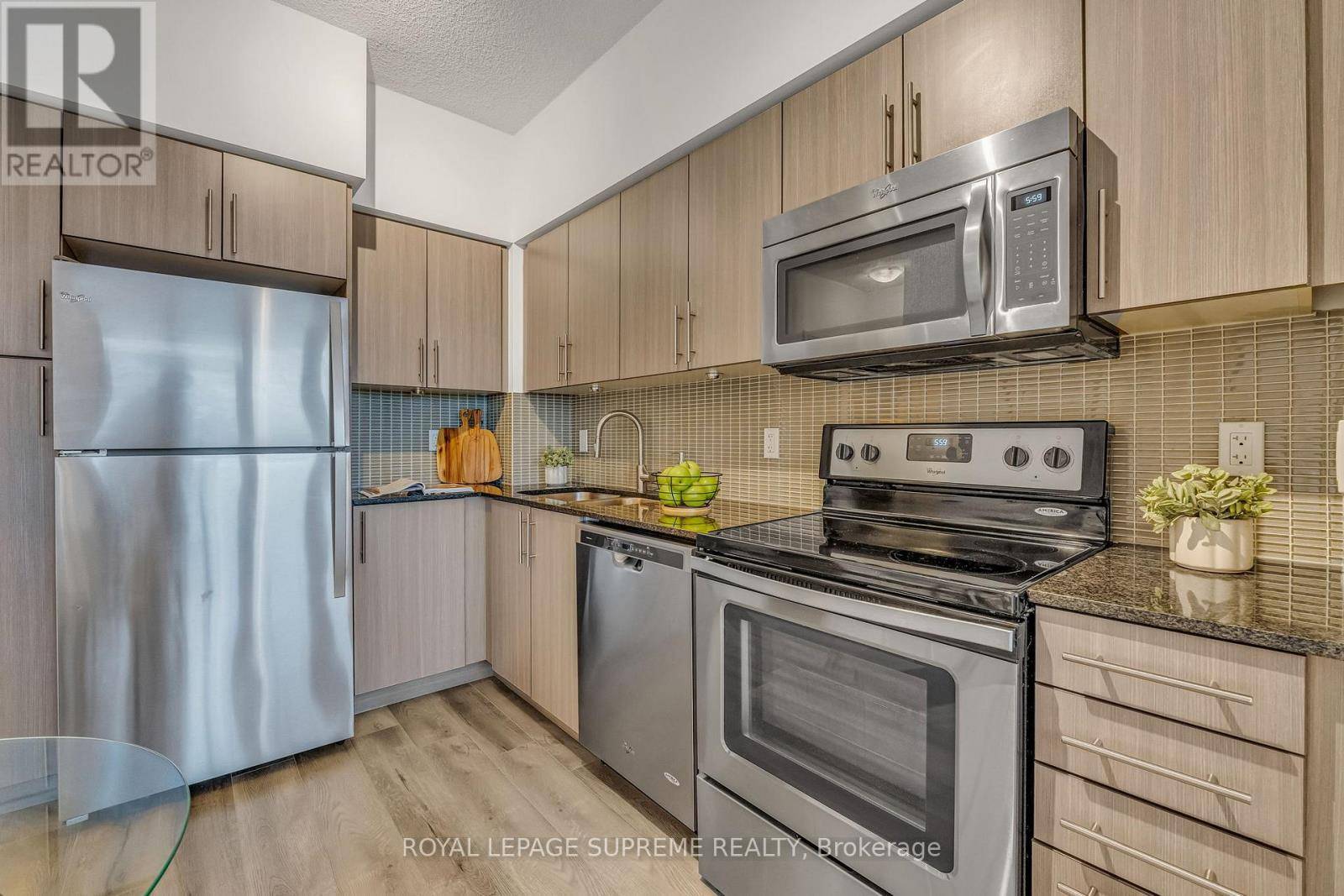 Oakville (qe Queen Elizabeth), ON L6K3V5,65 Speers RD #612