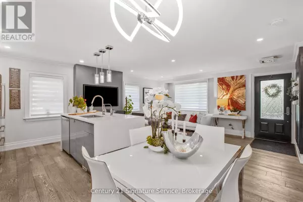 Toronto (stonegate-queensway), ON M8Y3E1,33 MCINTOSH AVENUE