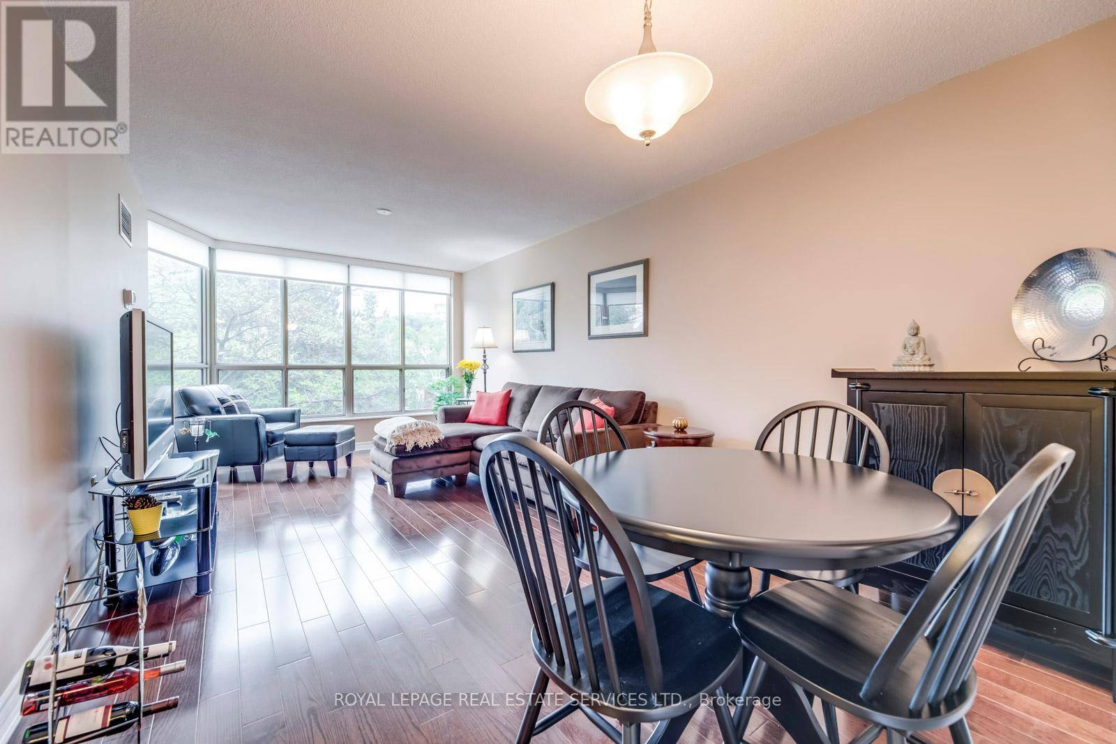 Mississauga (clarkson), ON L5J4R3,1110 Walden CIR #304