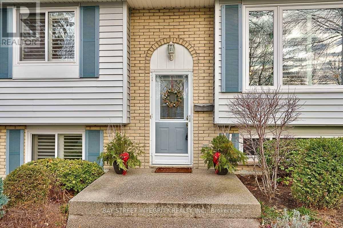 Oakville (cp College Park), ON L6H1R5,1261 RICHARDS CRESCENT