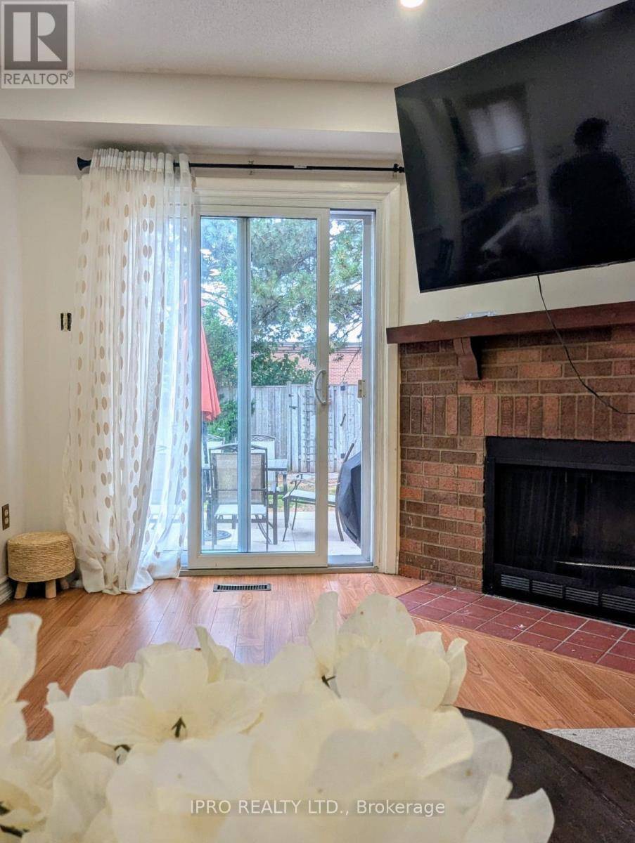 Burlington (roseland), ON L7N2P9,3455 Caplan CRES #3