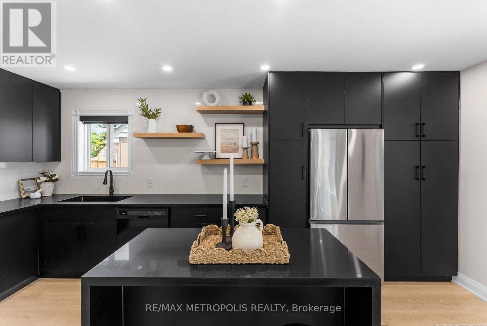 96 ALLENBY AVENUE, Toronto (elms-old Rexdale), ON M9W1S9