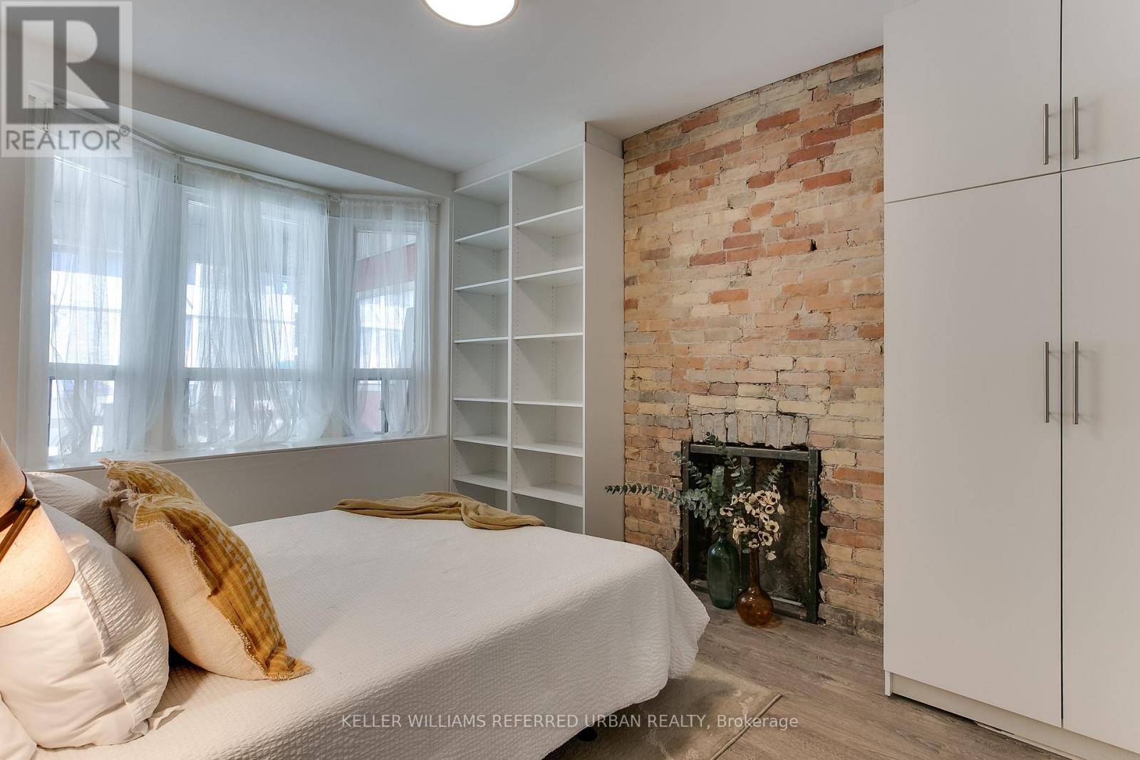 Toronto (dovercourt-wallace Emerson-junction), ON M6H1P4,17 Wade AVE #Main