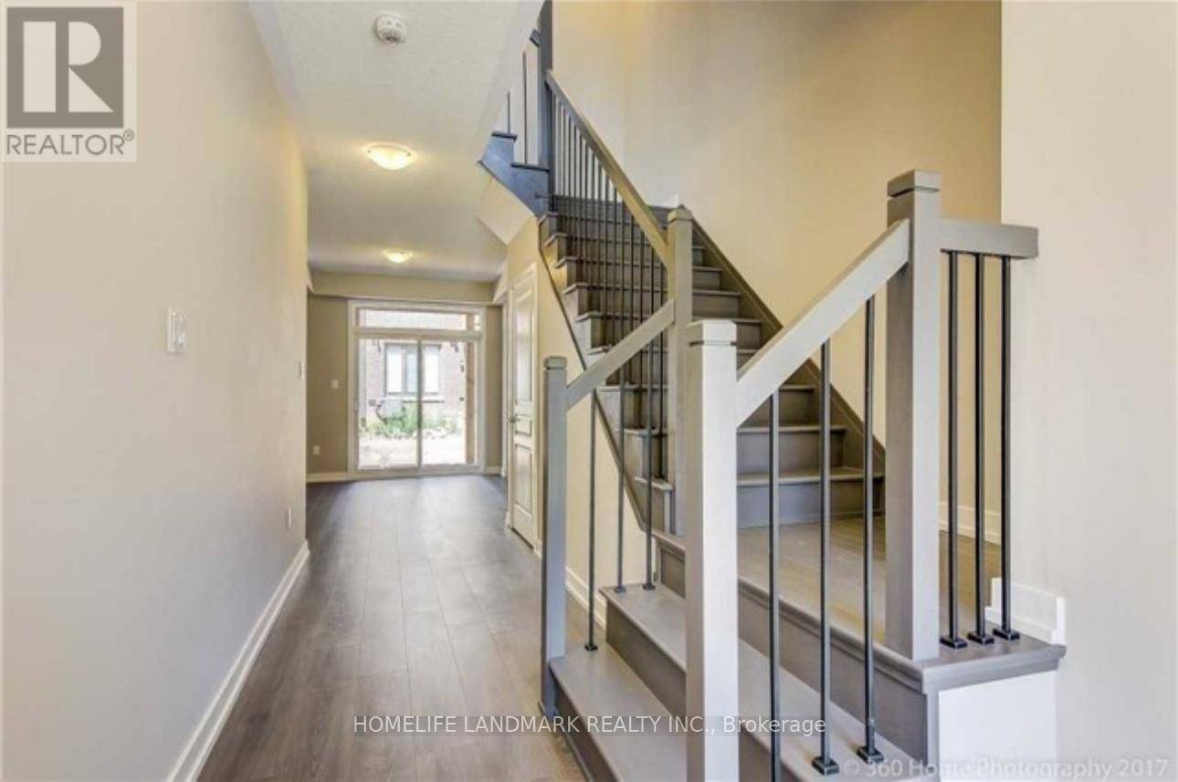 Oakville (go Glenorchy), ON L6H0L7,302 SQUIRE CRESCENT