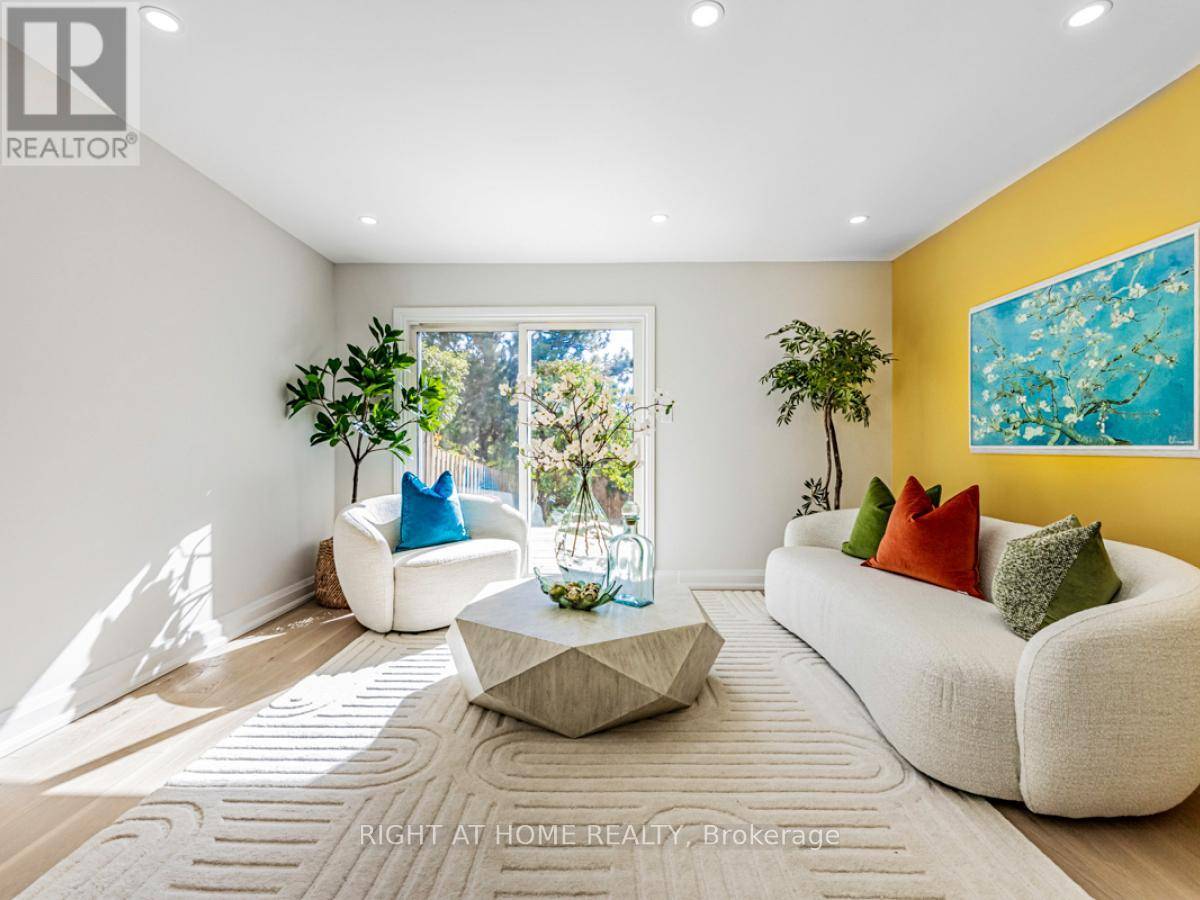 Oakville (ro River Oaks), ON L6H3M4,2273 Munn's AVE #Main