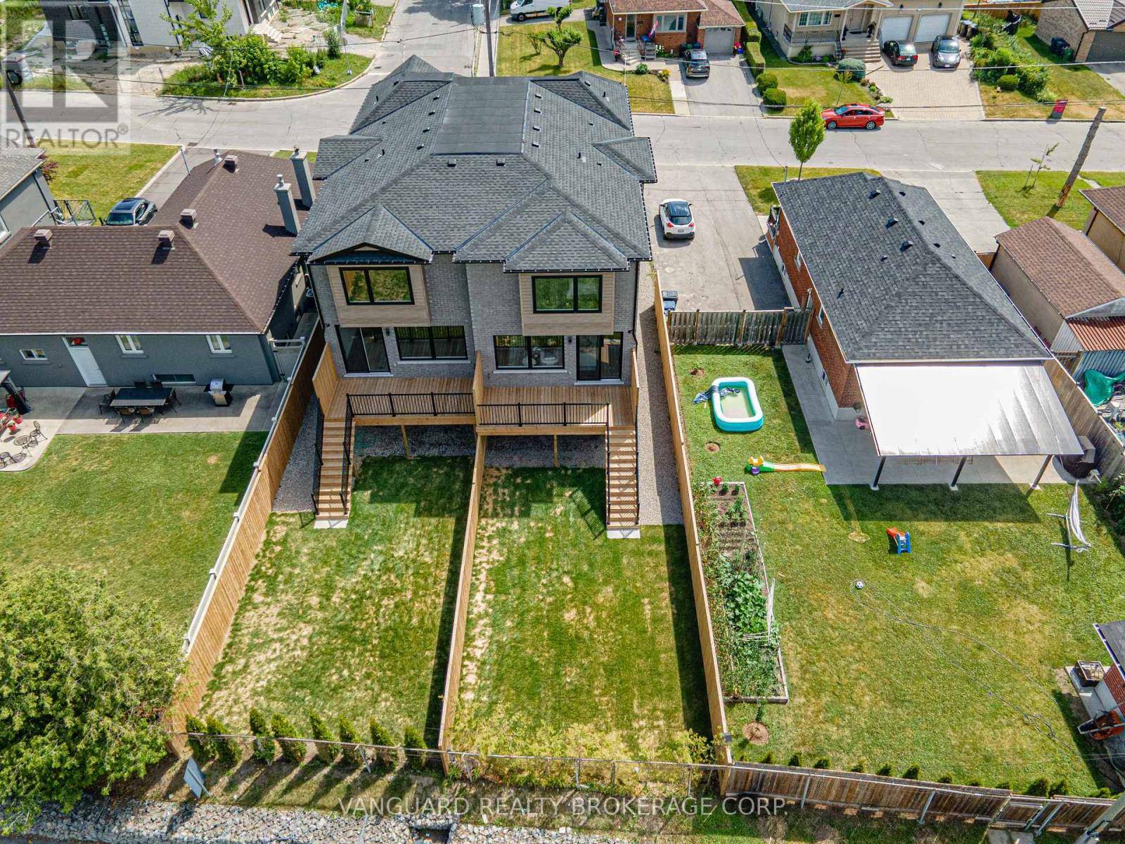 Toronto (downsview-roding-cfb), ON M3K1C5,144 Winston Park BLVD #B