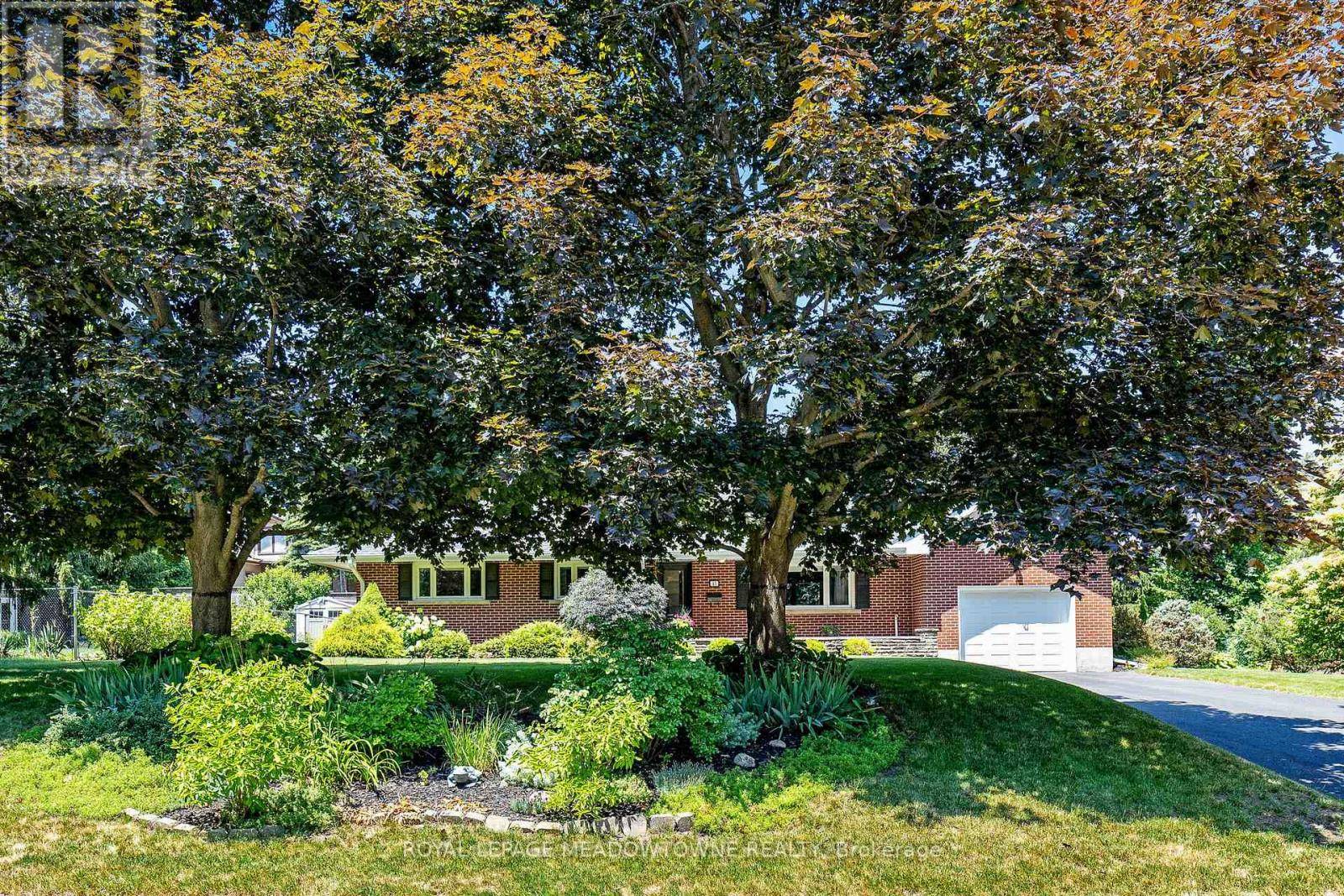 Halton Hills (georgetown), ON L7G1W3,17 VALLEYVIEW ROAD