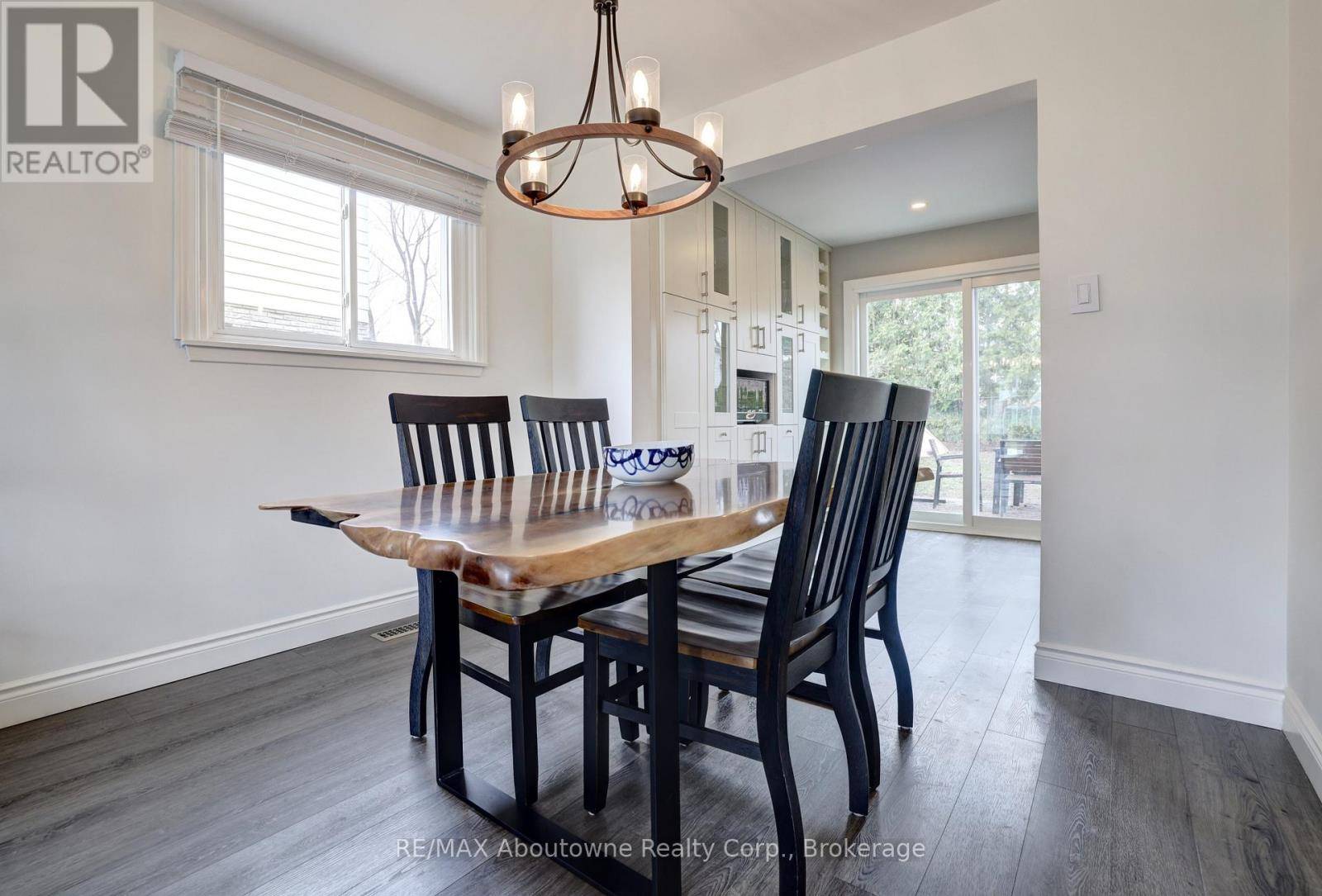 Oakville (cp College Park), ON L6H1R6,1274 RICHARDS CRESCENT