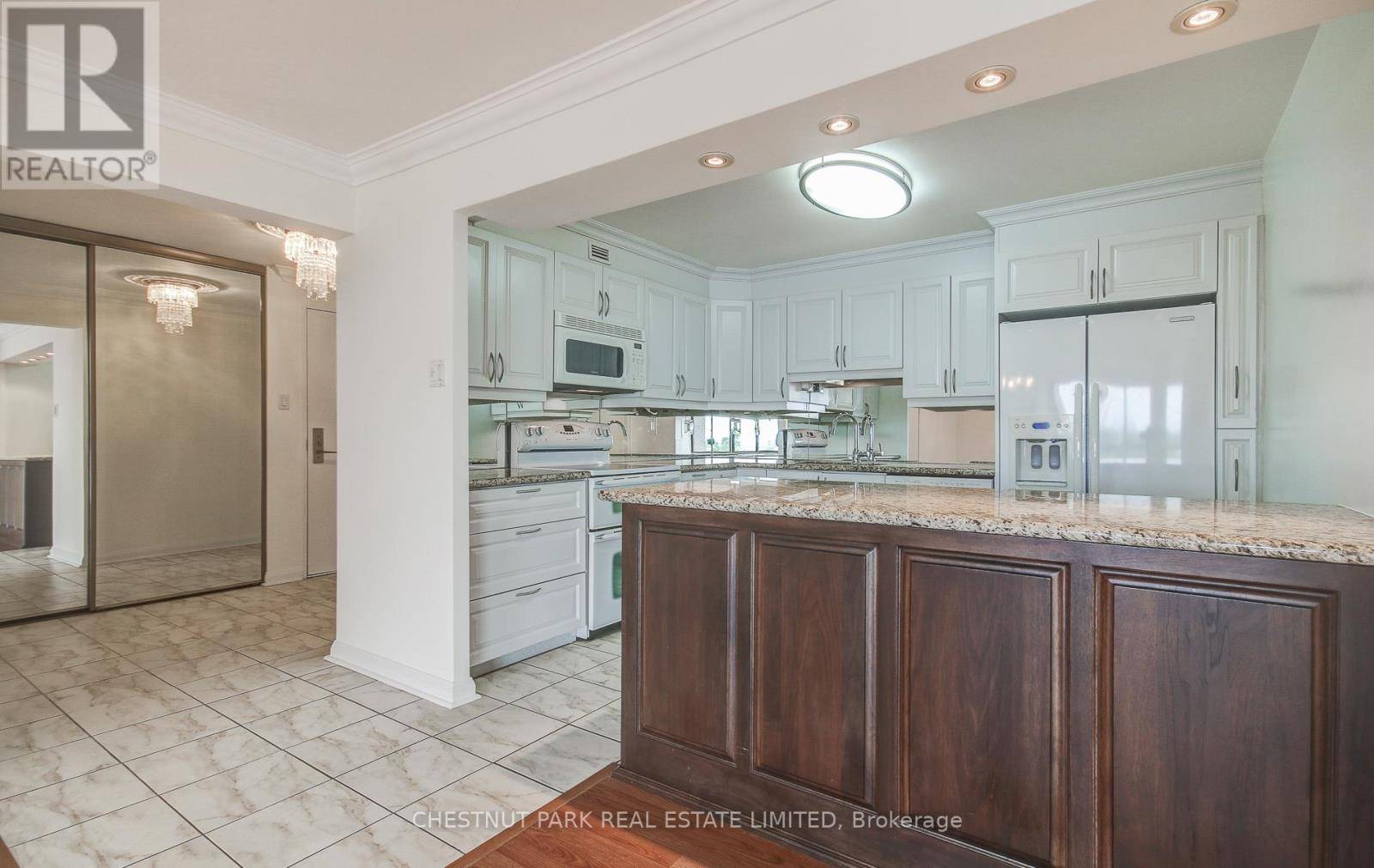 Mississauga (lakeview), ON L5E3E1,1400 Dixie RD #907