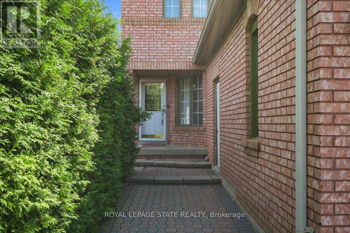 Mississauga (lisgar), ON L5N6T1,6911 BANSBRIDGE CRESCENT