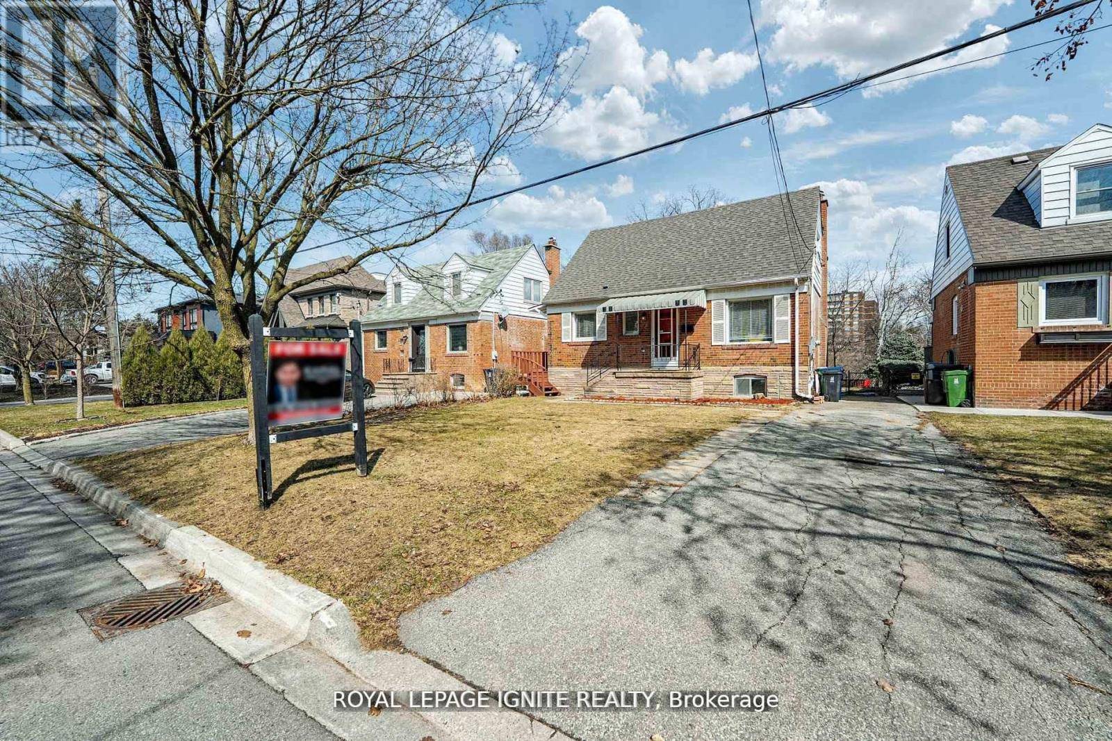 Toronto (humber Heights), ON M9P2N3,53 RIVERVIEW HEIGHTS