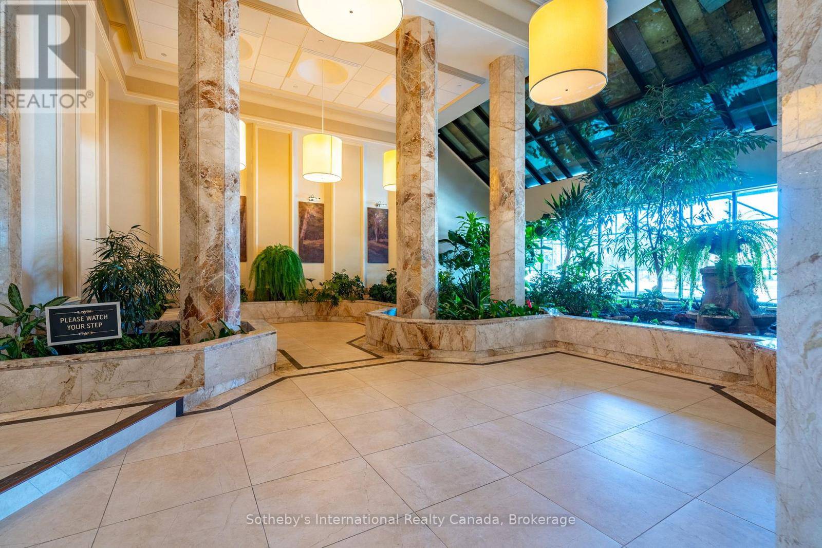 Oakville (br Bronte), ON L6L5V2,2180 Marine DR #1107