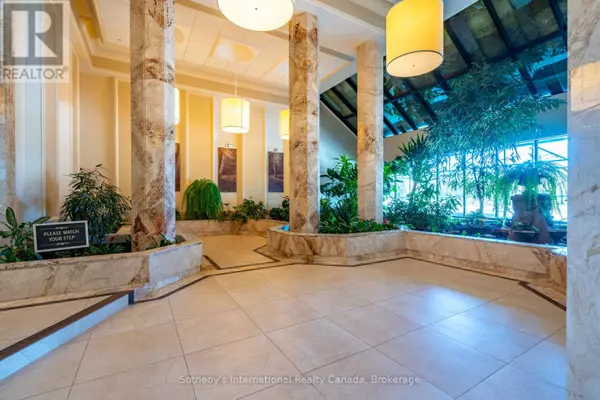 Oakville (br Bronte), ON L6L5V2,2180 Marine DR #1107