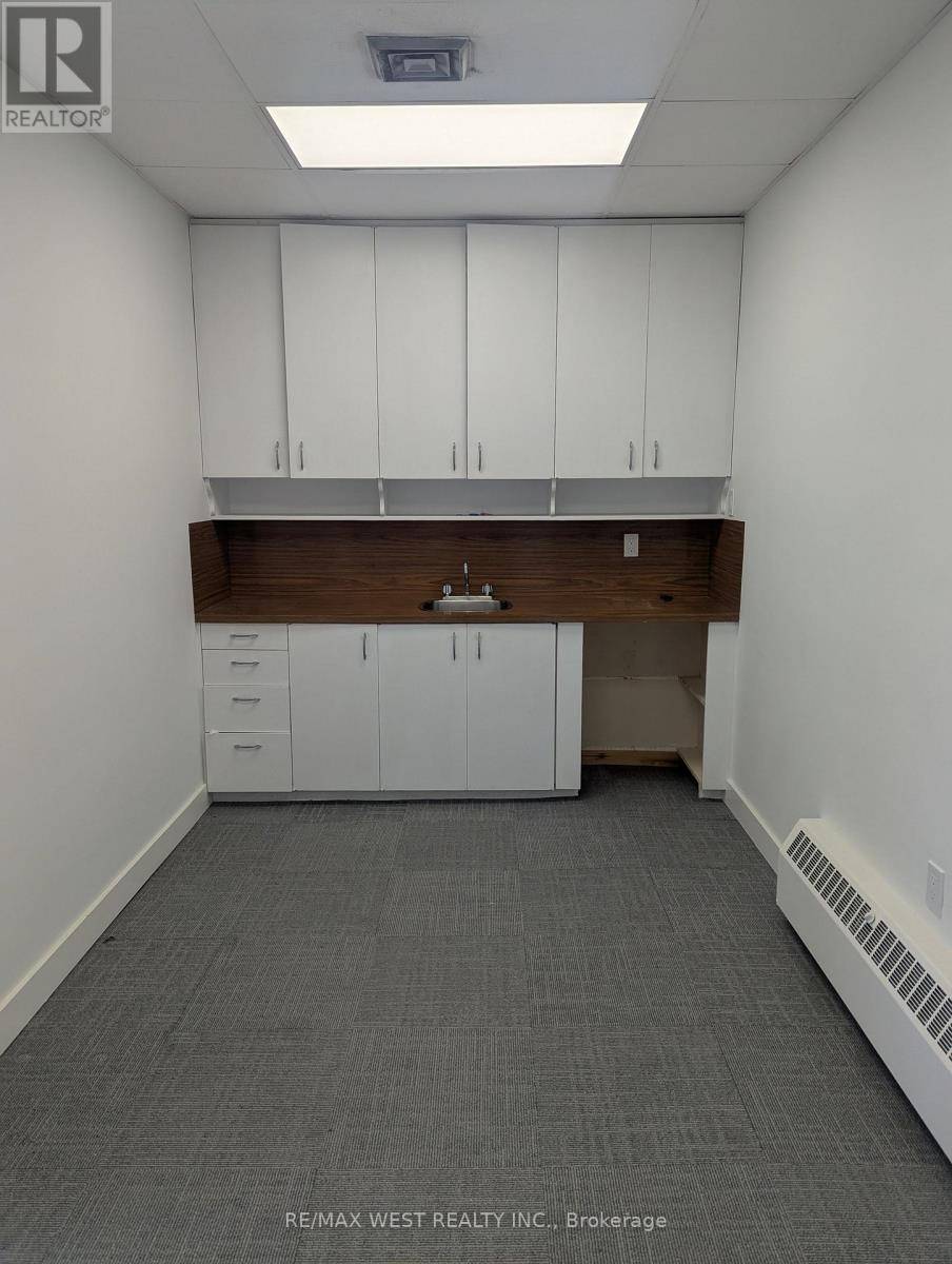 Toronto (stonegate-queensway), ON M8X1E2,3269 Bloor ST West #201