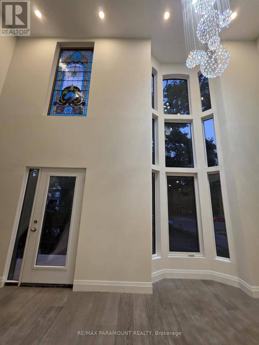 Toronto (high Park North), ON M6P2S4,136 High Park AVE #1