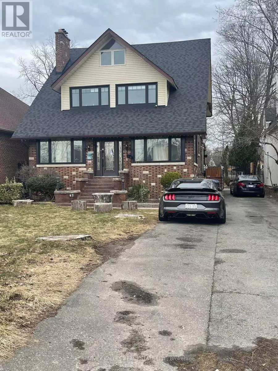 Brampton (downtown Brampton), ON L6V1S2,42 SCOTT STREET