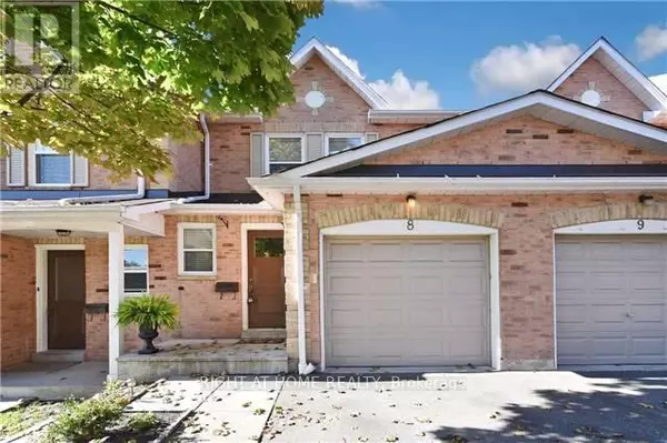 1039 Cedarglen Gate #8, Mississauga (erindale), ON L5C2Y3