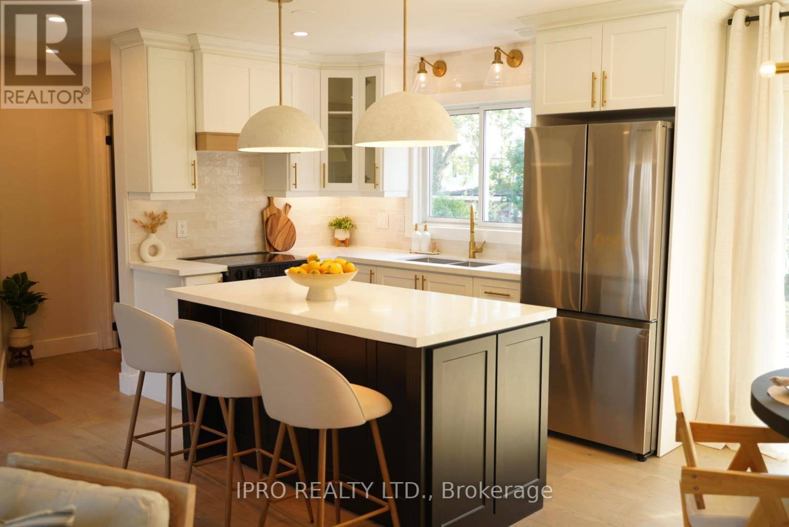 Brampton (southgate), ON L6T2G3,92 FORSYTHIA ROAD