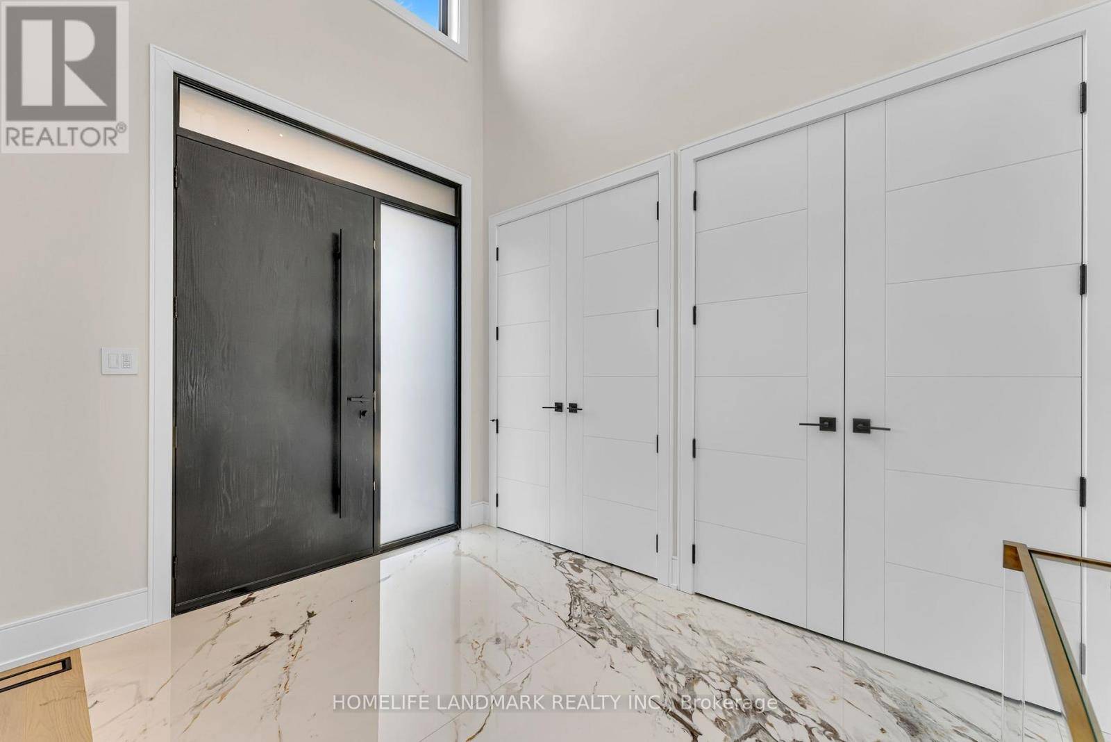 Oakville (br Bronte), ON L6L3G4,250 JONES STREET