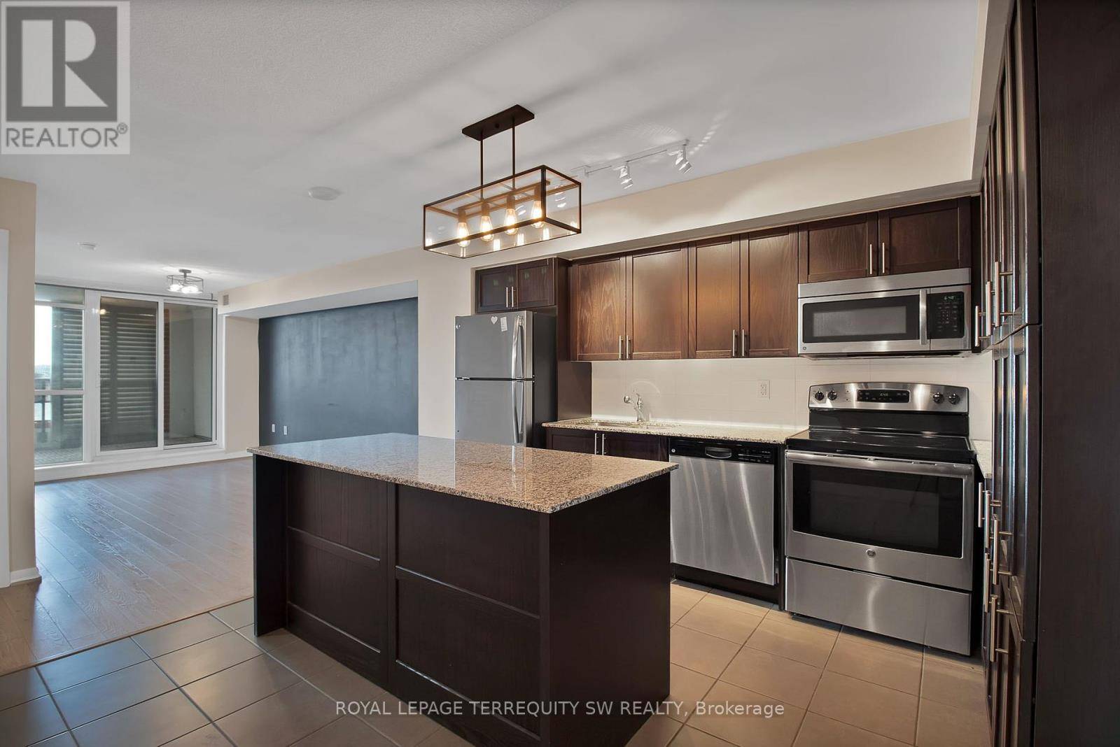 Toronto (yorkdale-glen Park), ON M6A0B6,830 Lawrence AVE West #302