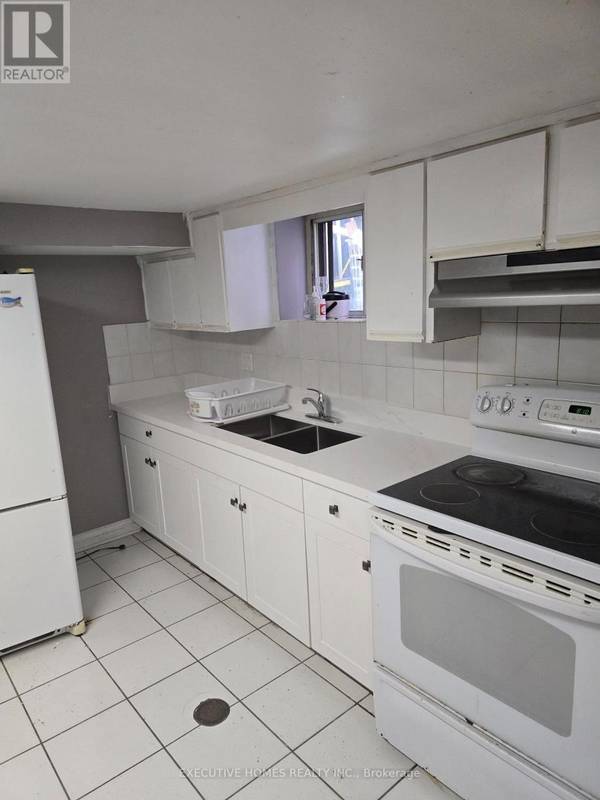 Toronto (humberlea-pelmo Park), ON M9N2P6,234 PELLATT AVENUE