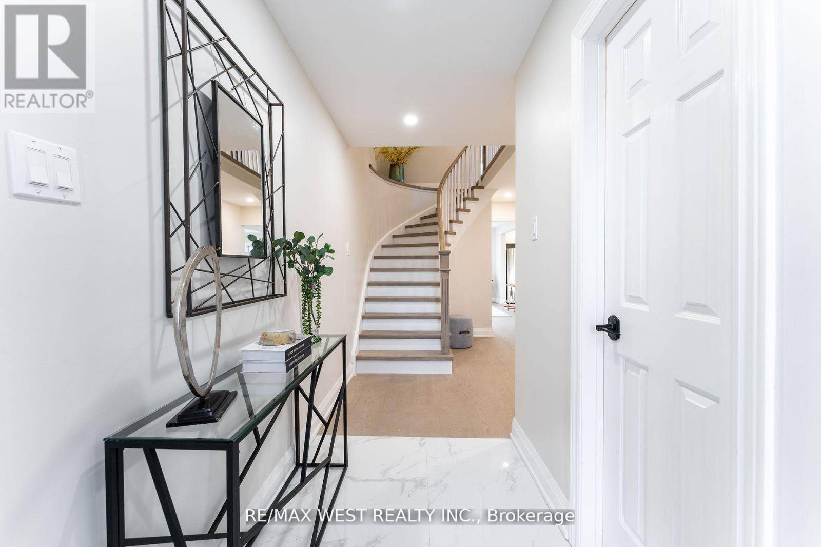 Mississauga (creditview), ON L5B3N4,277 WALLENBERG CRESCENT