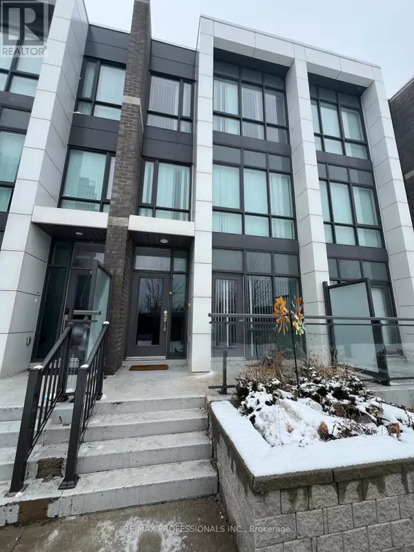 Toronto (yorkdale-glen Park), ON M6A1S5,16 Mcadam AVE #Th 3