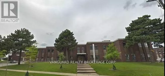 Toronto (york University Heights), ON M3J2B9,4478 Chesswood DR #8-9