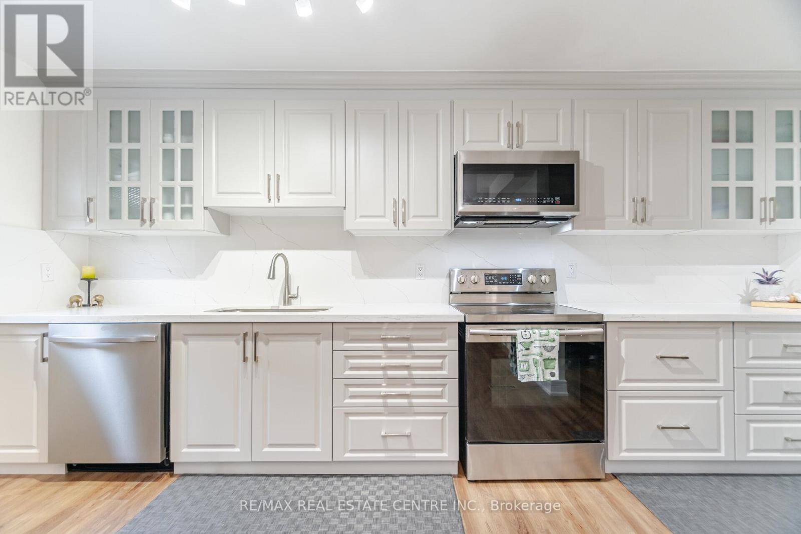 30 Heslop RD #34, Milton (om Old Milton), ON L9T1B3