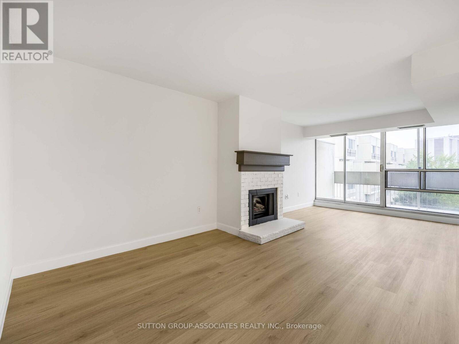 Oakville (fa Falgarwood), ON L6H2S2,1300 Marlborough CT #504