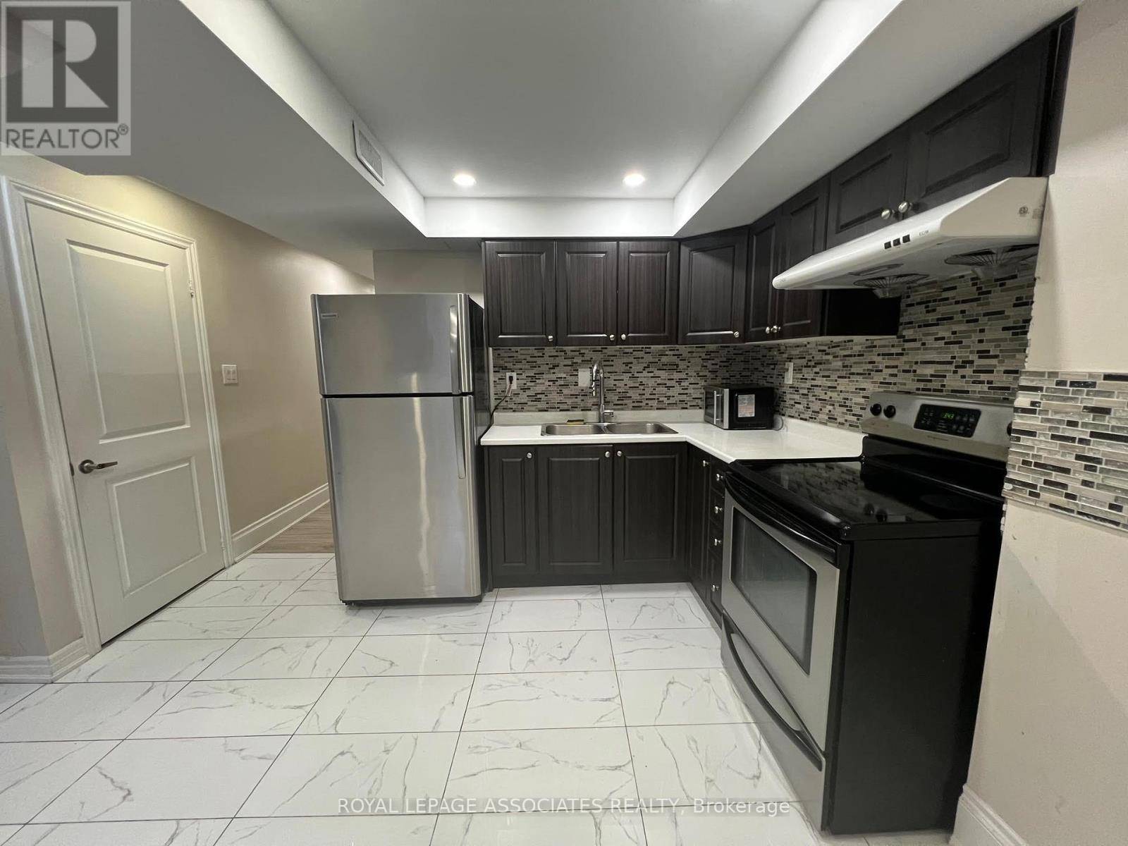Brampton (sandringham-wellington North), ON L6R3W5,7 Saint Dennis RD #Bsmt