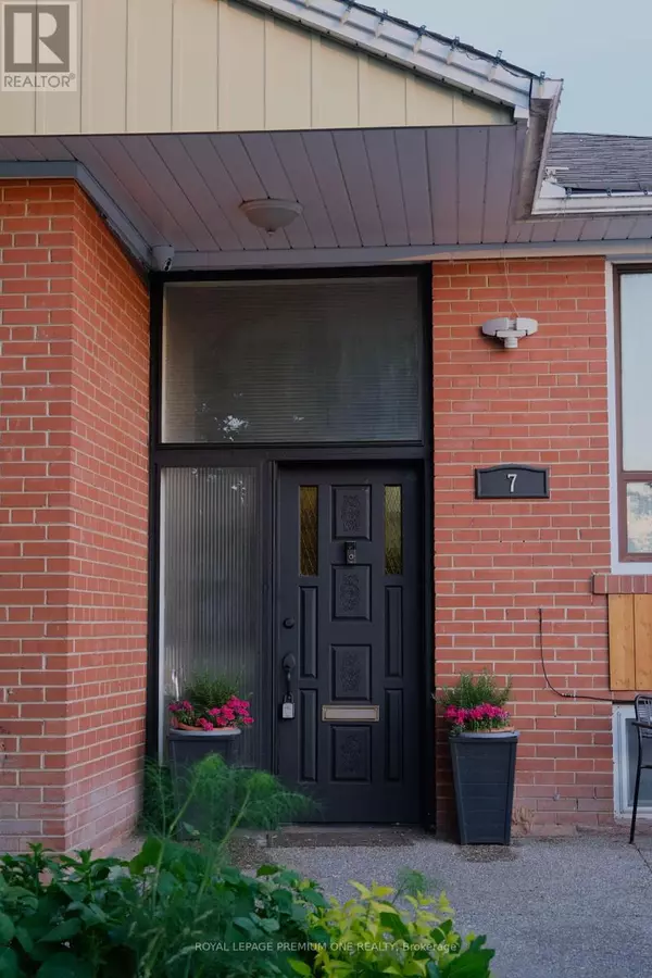 Toronto (princess-rosethorn), ON M9B2T2,7 NORTH HEIGHTS ROAD