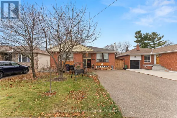7 NORTH HEIGHTS ROAD, Toronto (princess-rosethorn), ON M9B2T2