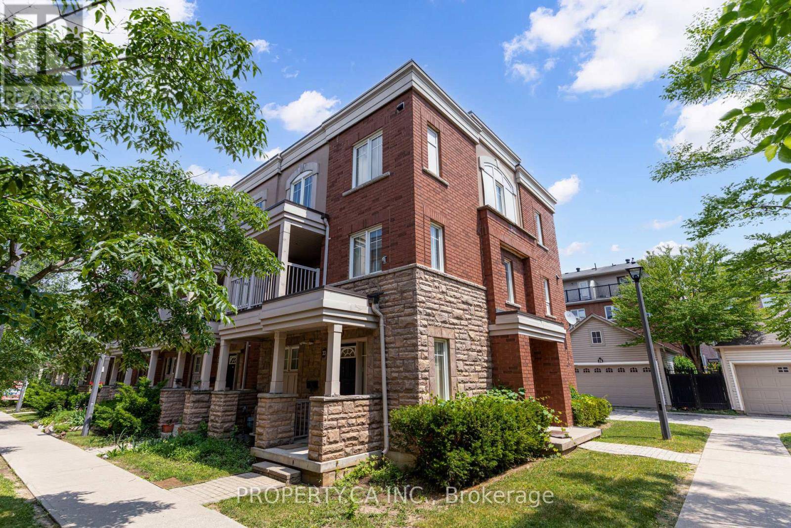 Toronto (york University Heights), ON M3J3T7,365 Murray Ross Pkwy #33