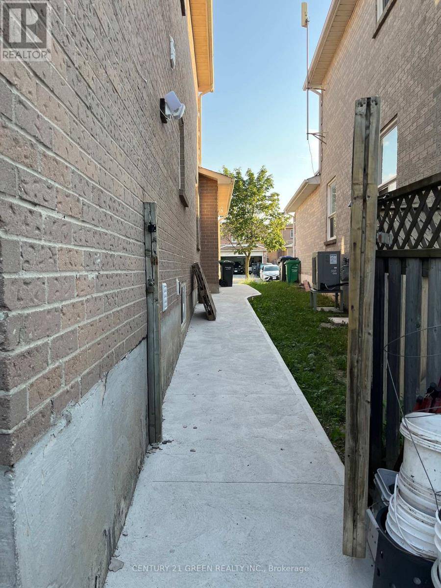 Mississauga (hurontario), ON L5R2W2,5091 Sunray DR #Bsmt