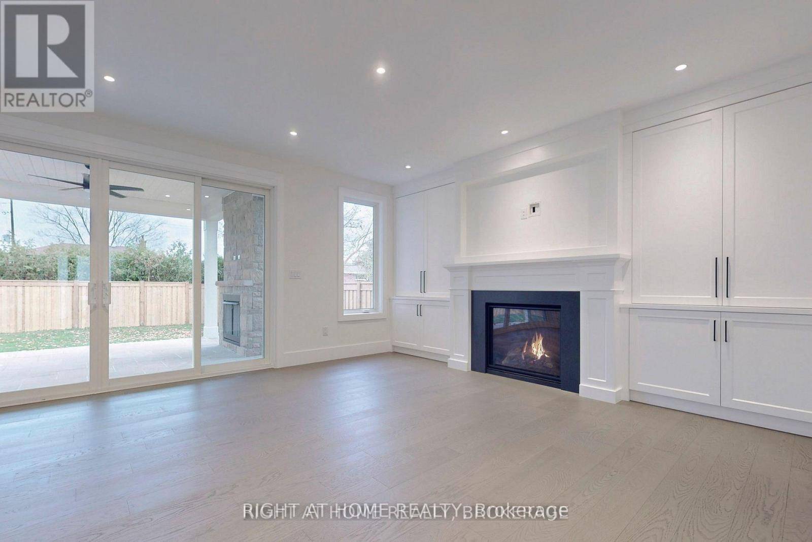 Oakville (wo West), ON L6K2R1,274 WEIGHTON DRIVE