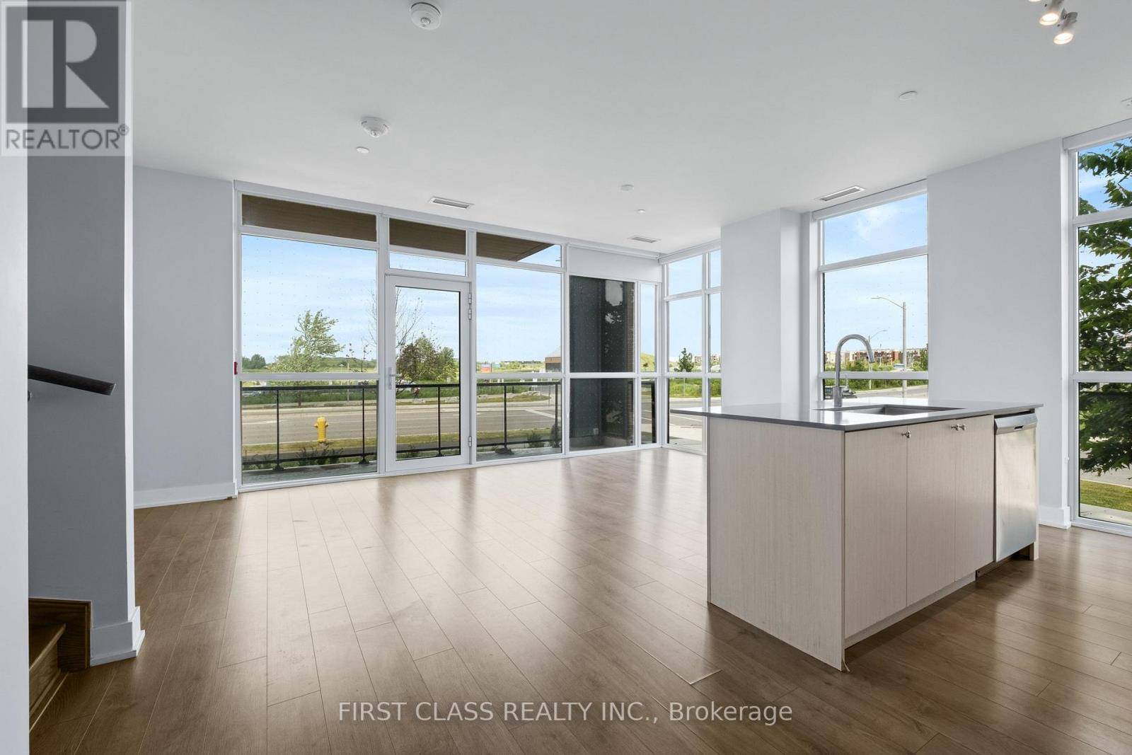 Toronto (downsview-roding-cfb), ON M3K1Y2,60 George Butchart DR #107