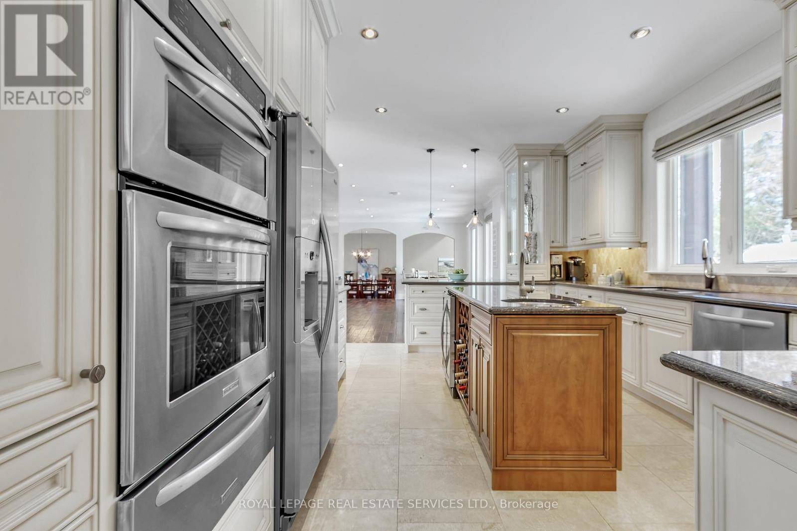 Oakville (sw Southwest), ON L6K1K6,384 REBECCA STREET