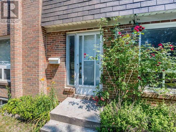 Toronto (west Humber-clairville), ON M9V1C1,1720 Albion RD #16