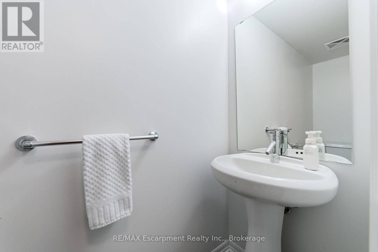 Burlington (uptown), ON L7L0E4,1940 Ironstone DR #1505