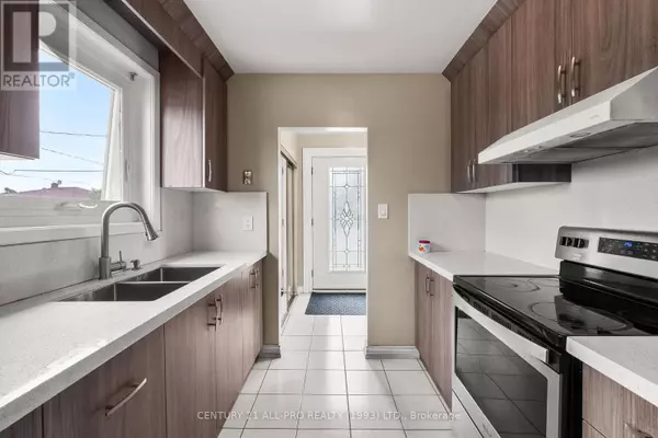 Toronto (humber Summit), ON M9L1A7,84 GOLDSBORO ROAD